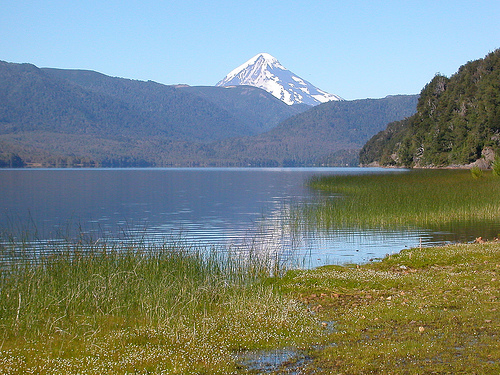 Volcn Lann y lago Quilln, Neuqun, Argentina